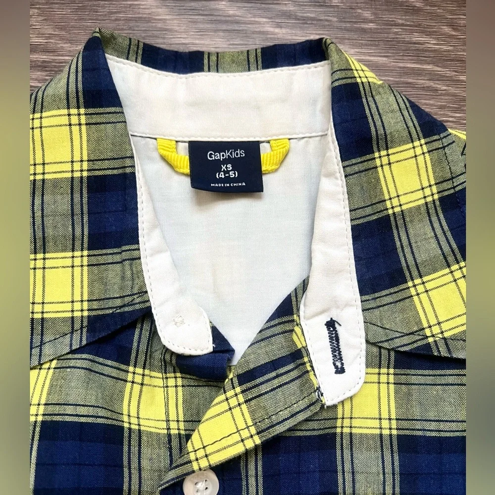 Gap kids boys Plaid button down shirt & tee bundle size XS (4/5)